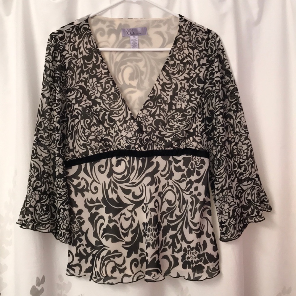 Nine &CO cream and black top Sz 10